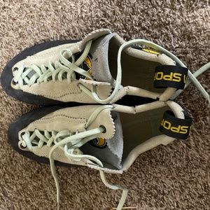 LaSportiva Mythos Vibram Climbing Shoe W 7.5, 38.5